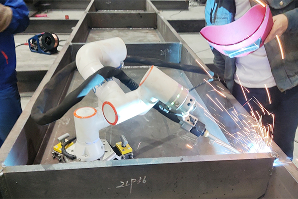 Smart Welding Collaborative Robot